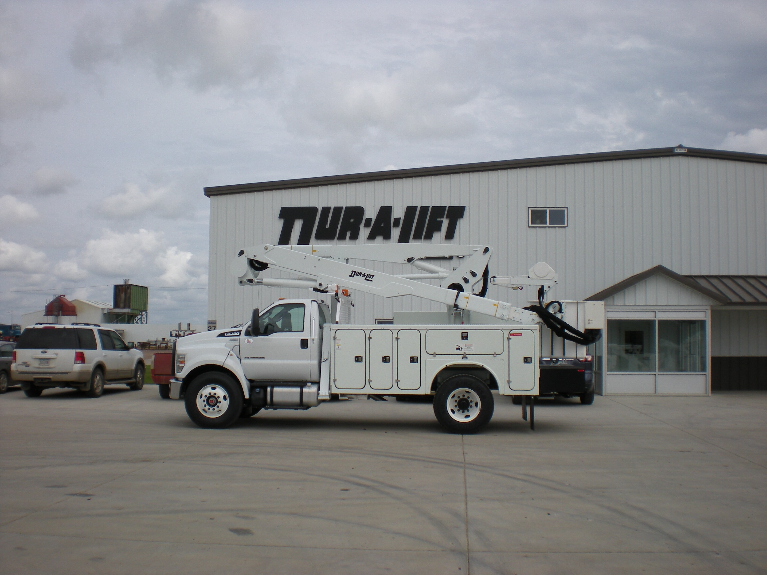 Aerial Lifts — Albuquerque, New Mexico — Clark Truck Equipment Company Inc.