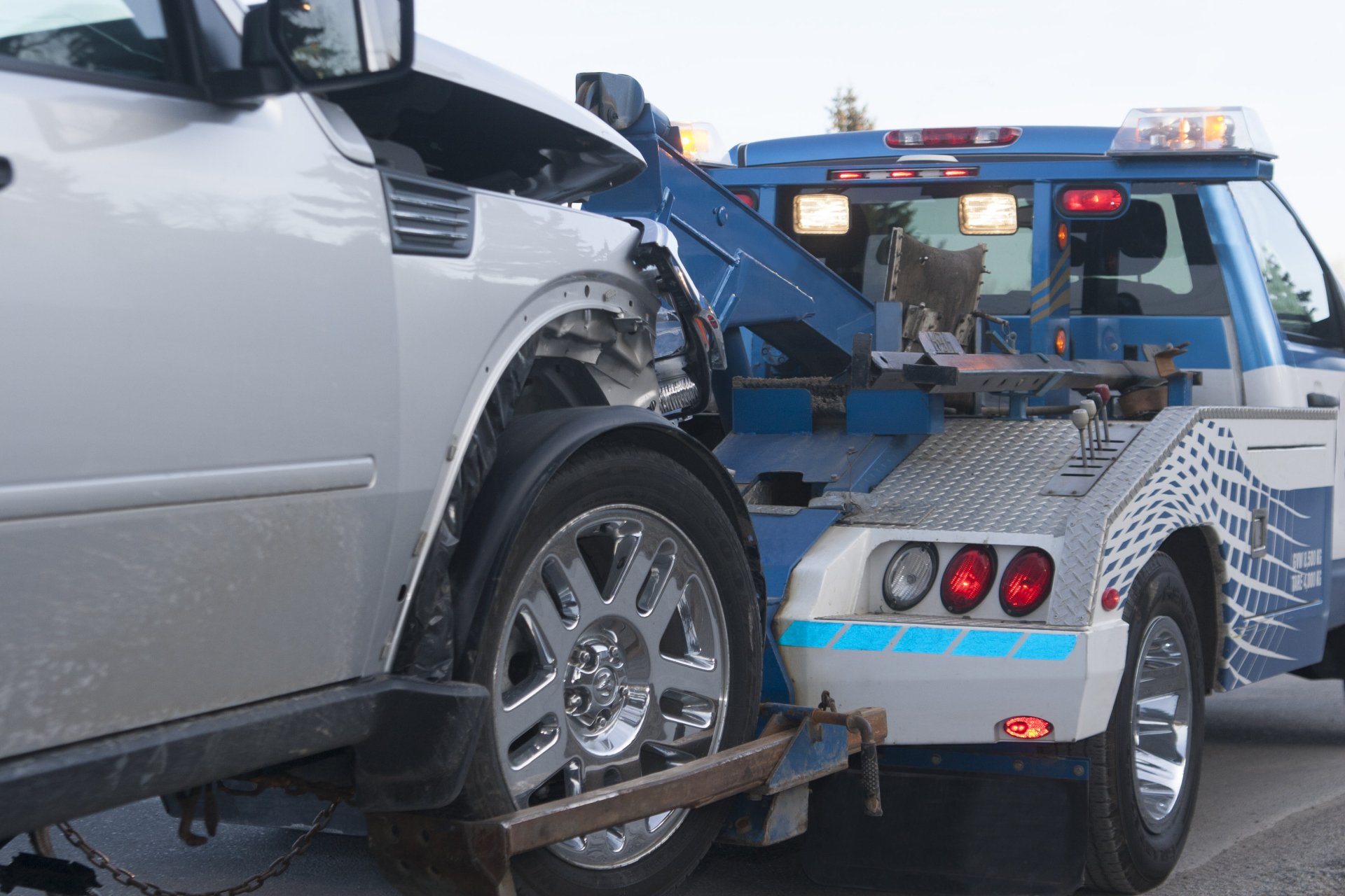 24/7 Emergency Towing Paducah, KY Meadows Body Shop & Towing