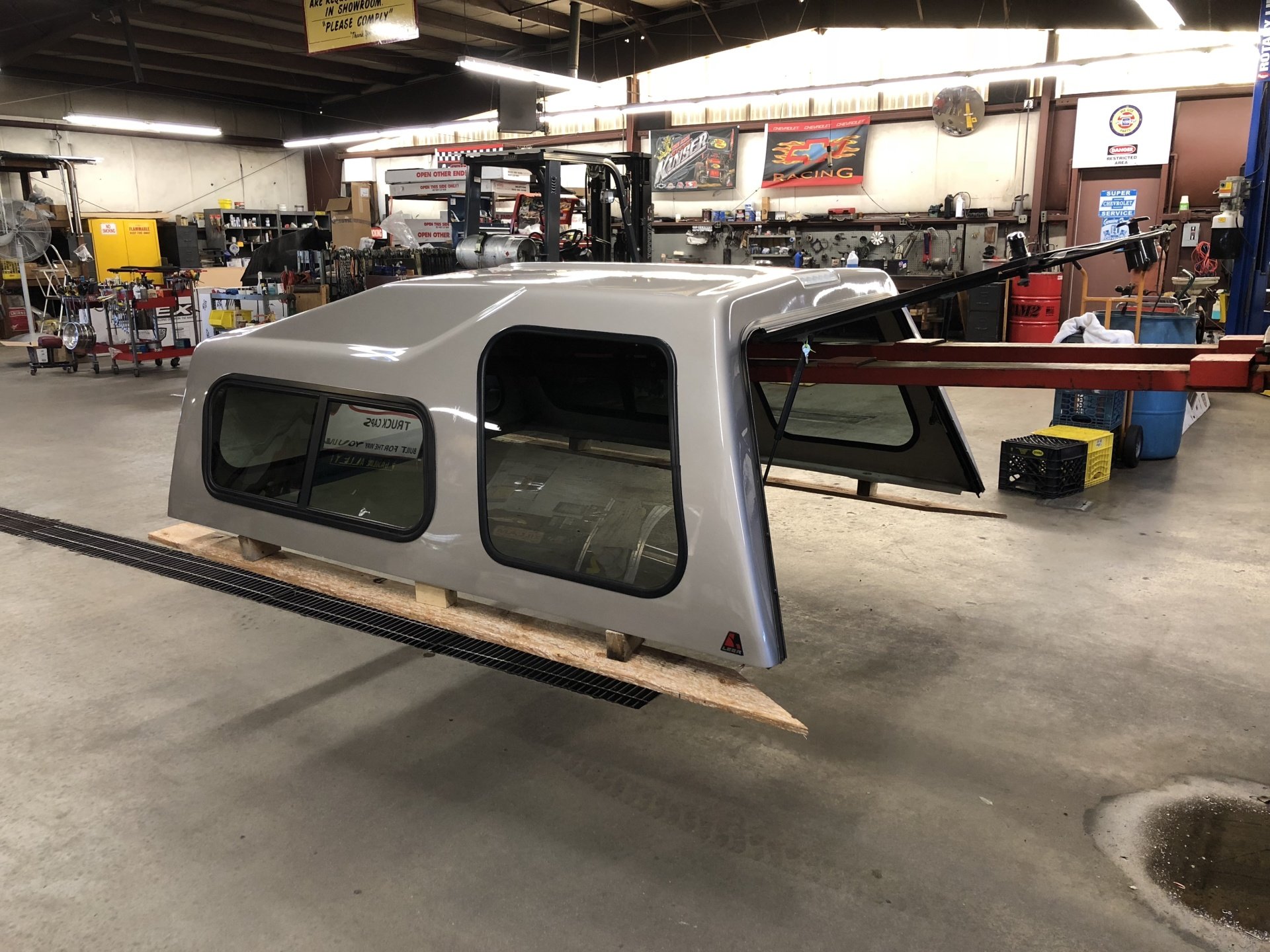 USED TRUCK CAPS & BED LINERS