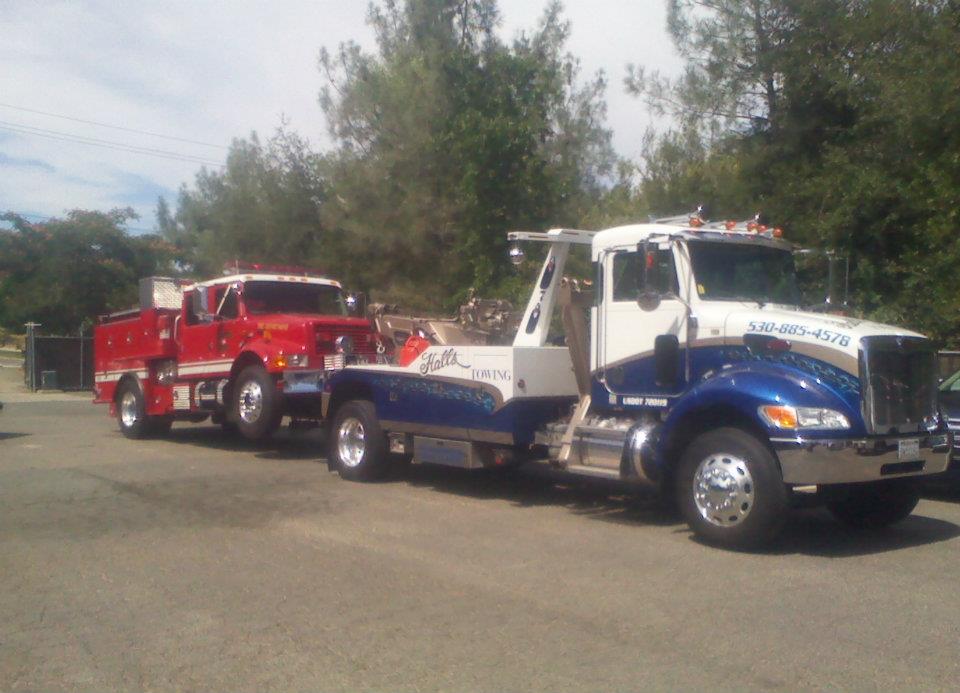 Services Hall's Towing