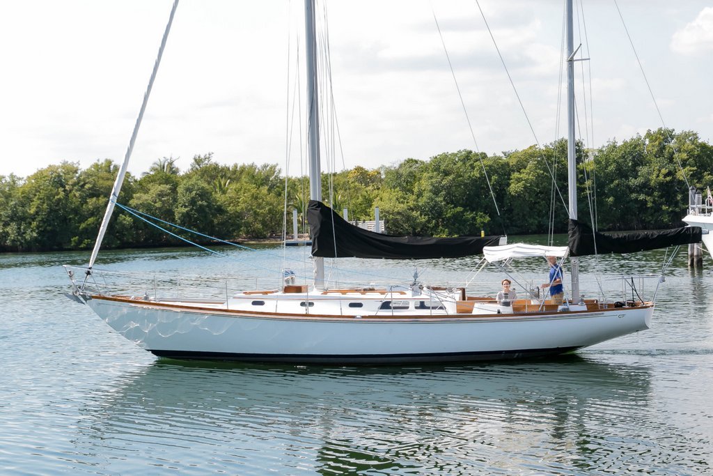 Boat Club Coconut Grove, FL Breakwater Boats & Yachts