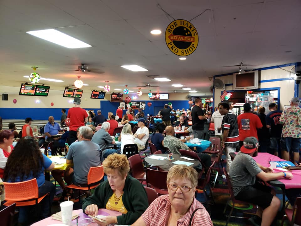 Bowling Columbus, OH Holiday Lanes