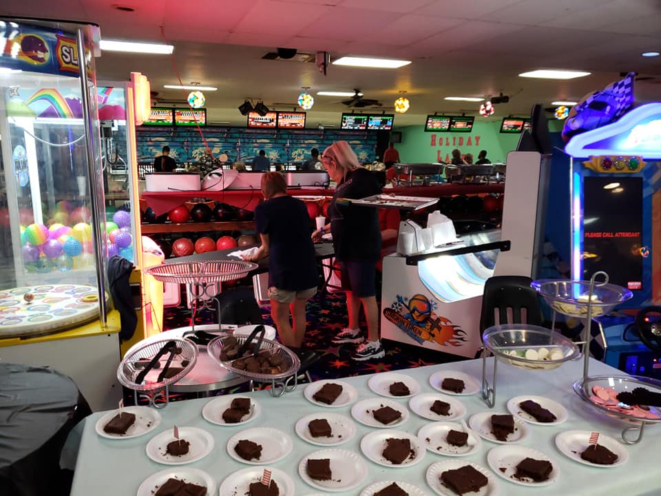 Bowling Columbus, OH Holiday Lanes