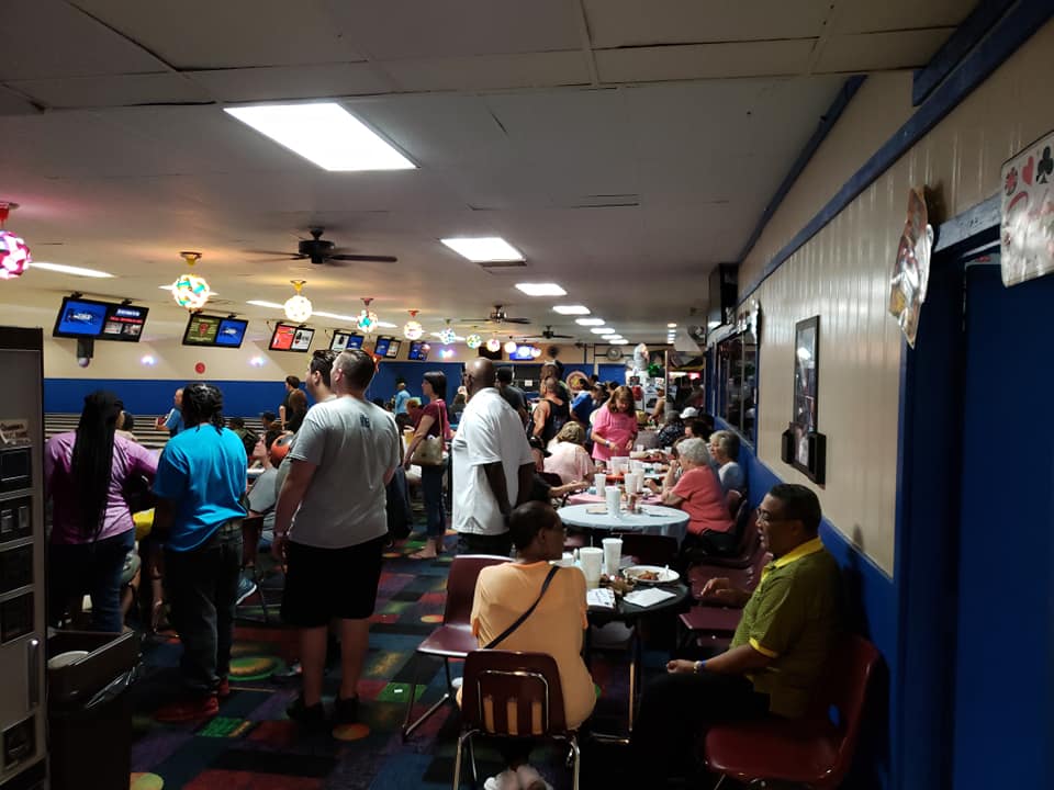Bowling Columbus, OH Holiday Lanes