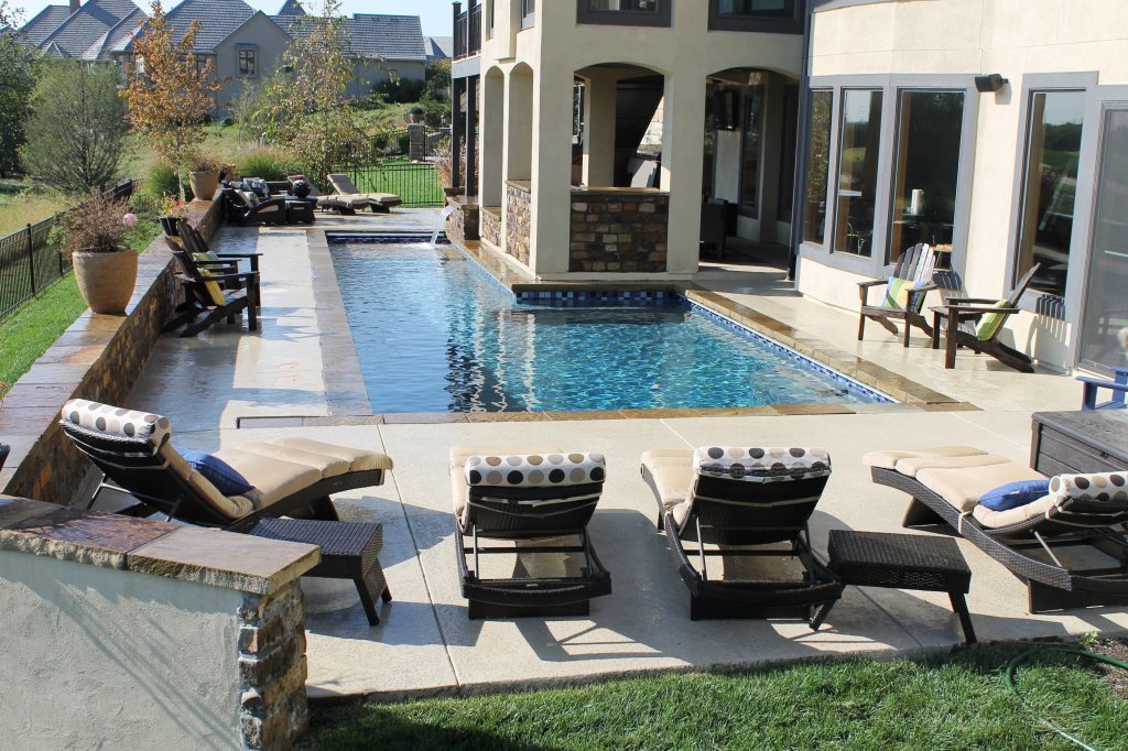 Swimming Pool Contractors Overland Park & Kansas City, Kansas (KS