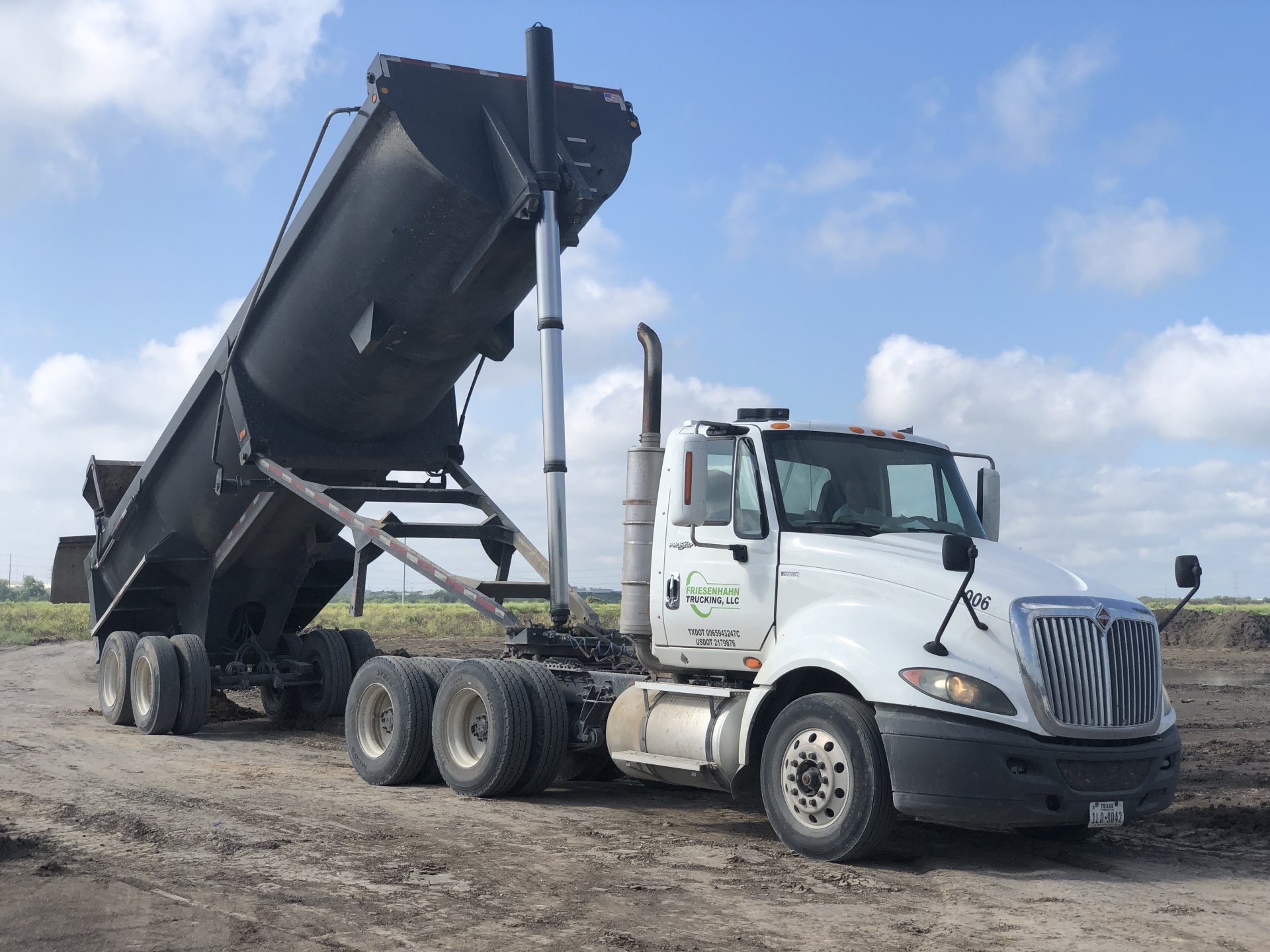 Dirt Delivery Van Ormy, TX Freisenhahn Trucking LLC