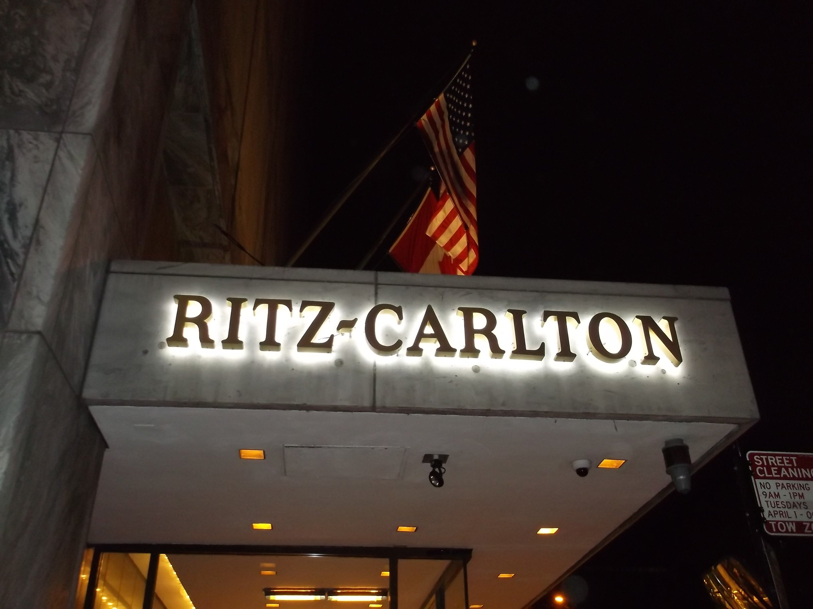 Custom Sign Installation Chicago, IL Best Neon Sign