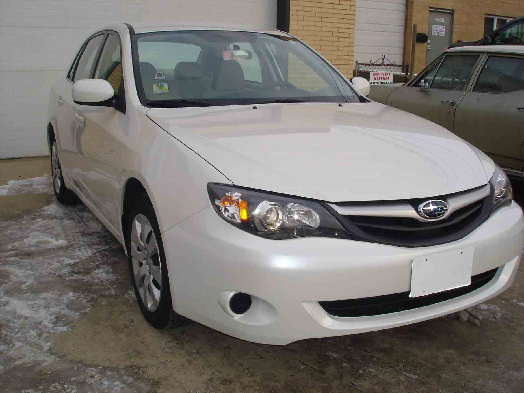 Shinny white car - Auto body services in Bridgeview, IL