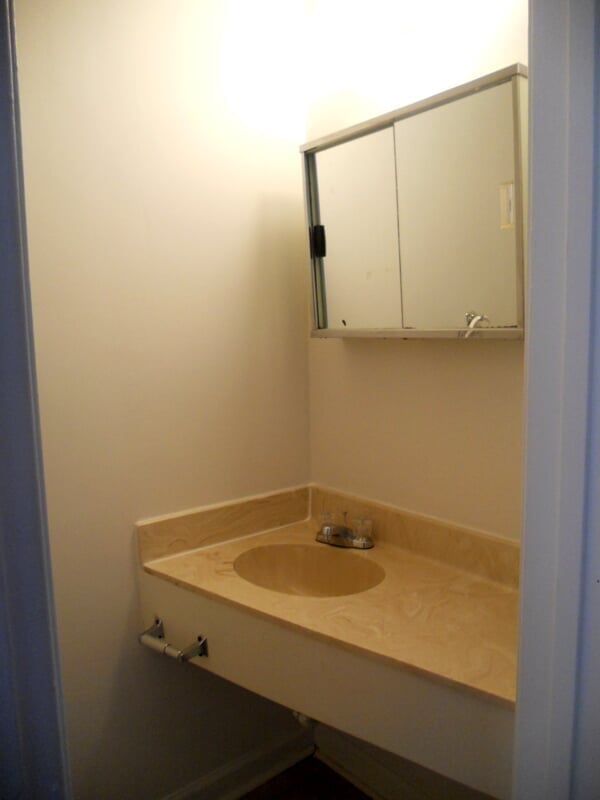 Fox Ridge Apartments in provides 1 and 2 bedroom townhomes in Hickory, NC.