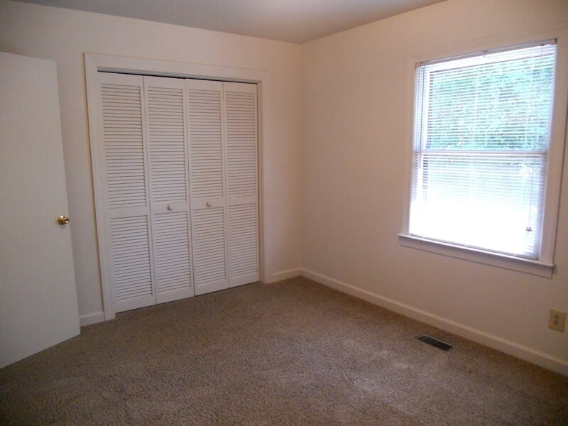 Fox Ridge Apartments in provides 1 and 2 bedroom townhomes in Hickory, NC.