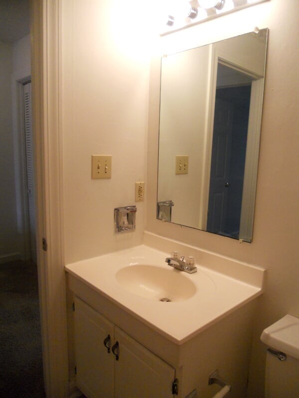 Fox Ridge Apartments in provides 1 and 2 bedroom townhomes in Hickory, NC.