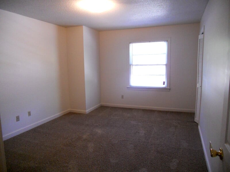 Fox Ridge Apartments in provides 1 and 2 bedroom townhomes in Hickory, NC.