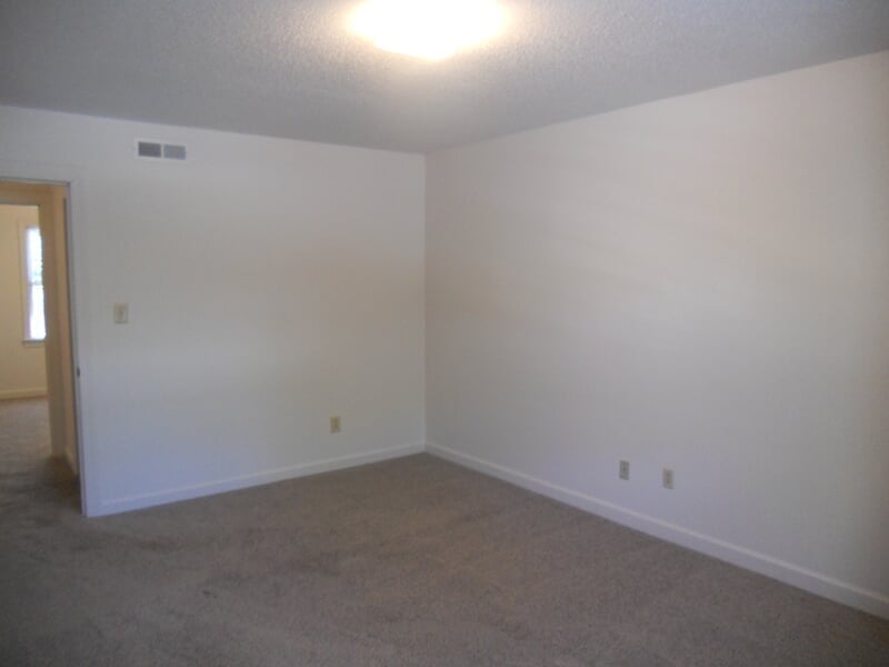 Fox Ridge Apartments in provides 1 and 2 bedroom townhomes in Hickory, NC.